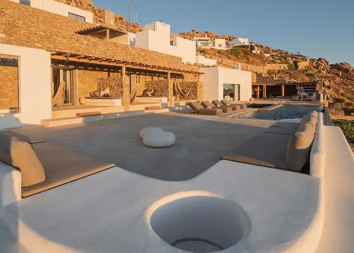 Maera Maximus Mykonos Town